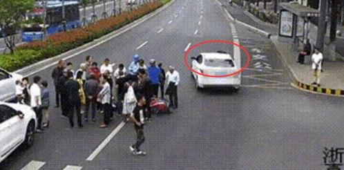 出车祸的吃瓜群众是谁啊,吃瓜群众竟是这位明星